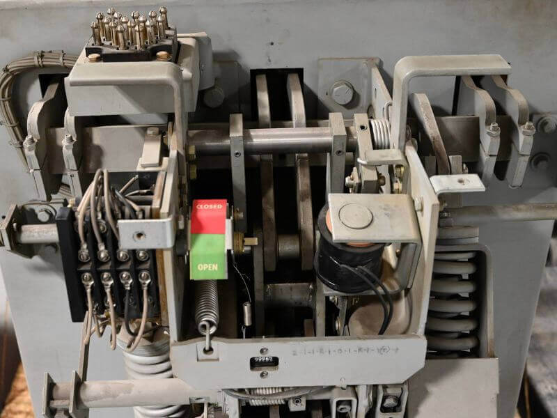 open-close view of air circuit breaker mechanism