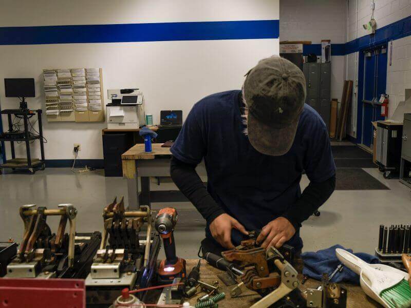 circuit breaker testing circuit breaker component inspection