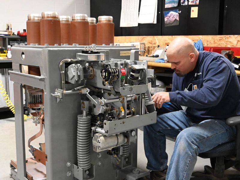 how to repair circuit breaker issues 4 technician repairing circuit breaker in maintenance workshop