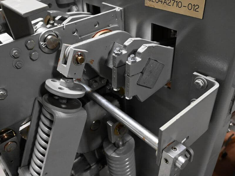 signs of a bad circuit breaker and when to seek repair 2 close-up of circuit breaker contacts and parts